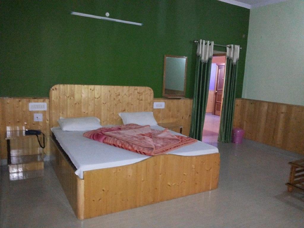 Himgiri Resort Nagchala Zimmer foto