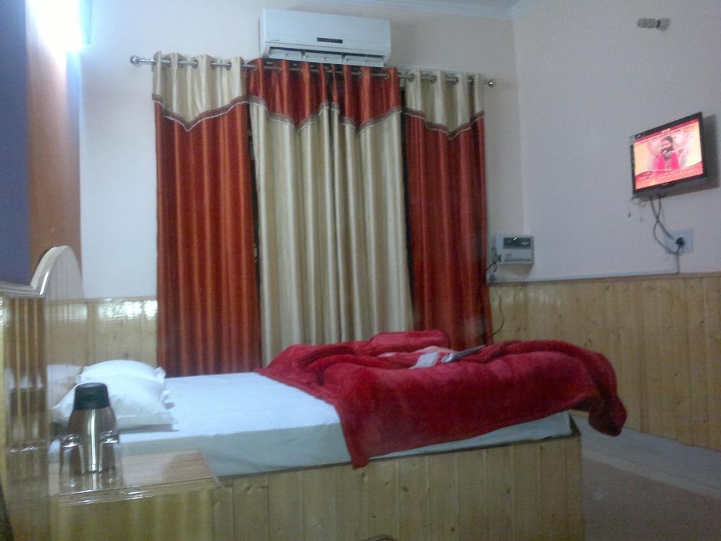 Himgiri Resort Nagchala Zimmer foto